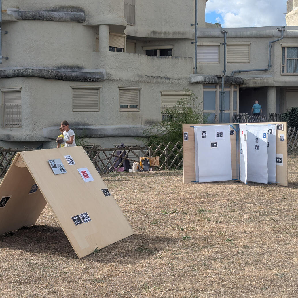 • Réactivation — 2025 Résidences Kalouguines, Angers Réactivation de versions précédentes autour de la linogravure. Commanditaire : Maison de quartier des Banchais