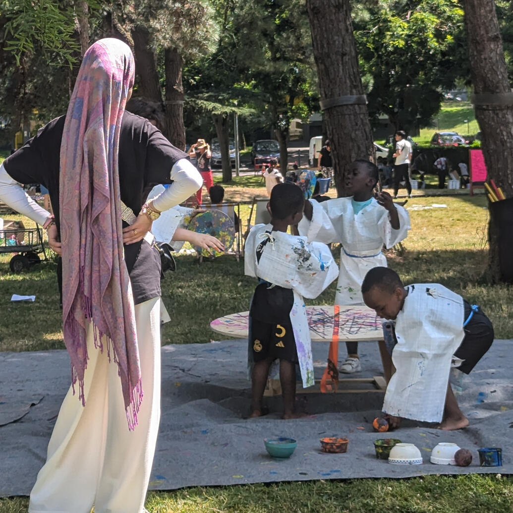 • Palet/Tambourin — 2024 Projet mêlant art et sport autour des JO 2024, modules circulaires, cyanotypes et dripping. Commanditaire : Maison de quartier la MPT