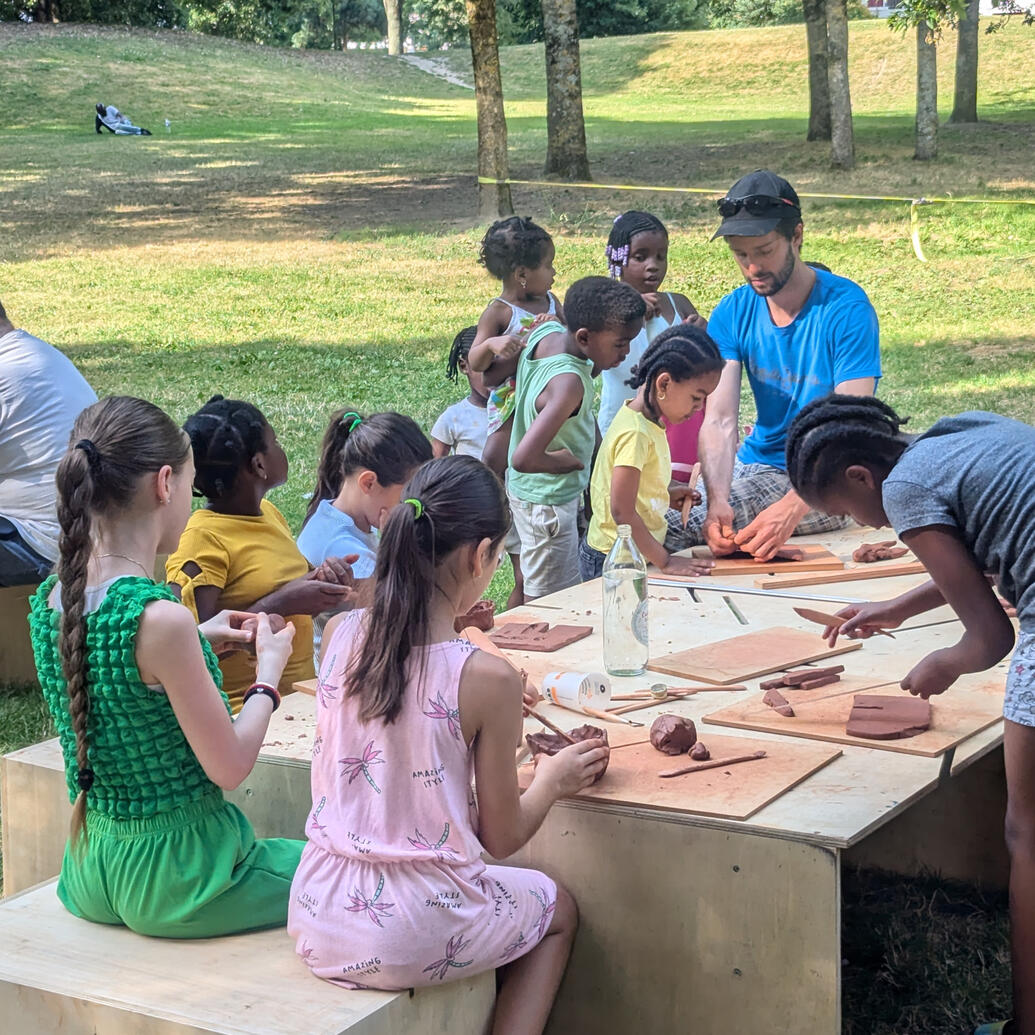 • Échappées d’Art — 2022 Festival d’art urbain, Angers Interventions dans les quartiers Monplaisir et Roseraie. Partenaire : TALM Angers Commanditaire : Ville d'Angers