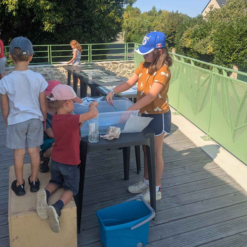 • Résidence "L'observatoire du Sol-eau"— 2025 Soulaine-sur-Aubance Atelier cyanotype. Réactivation de versions précédentes, création d'un observatoire. Partenaire : la Mairie Commanditaire : Association Les Francas