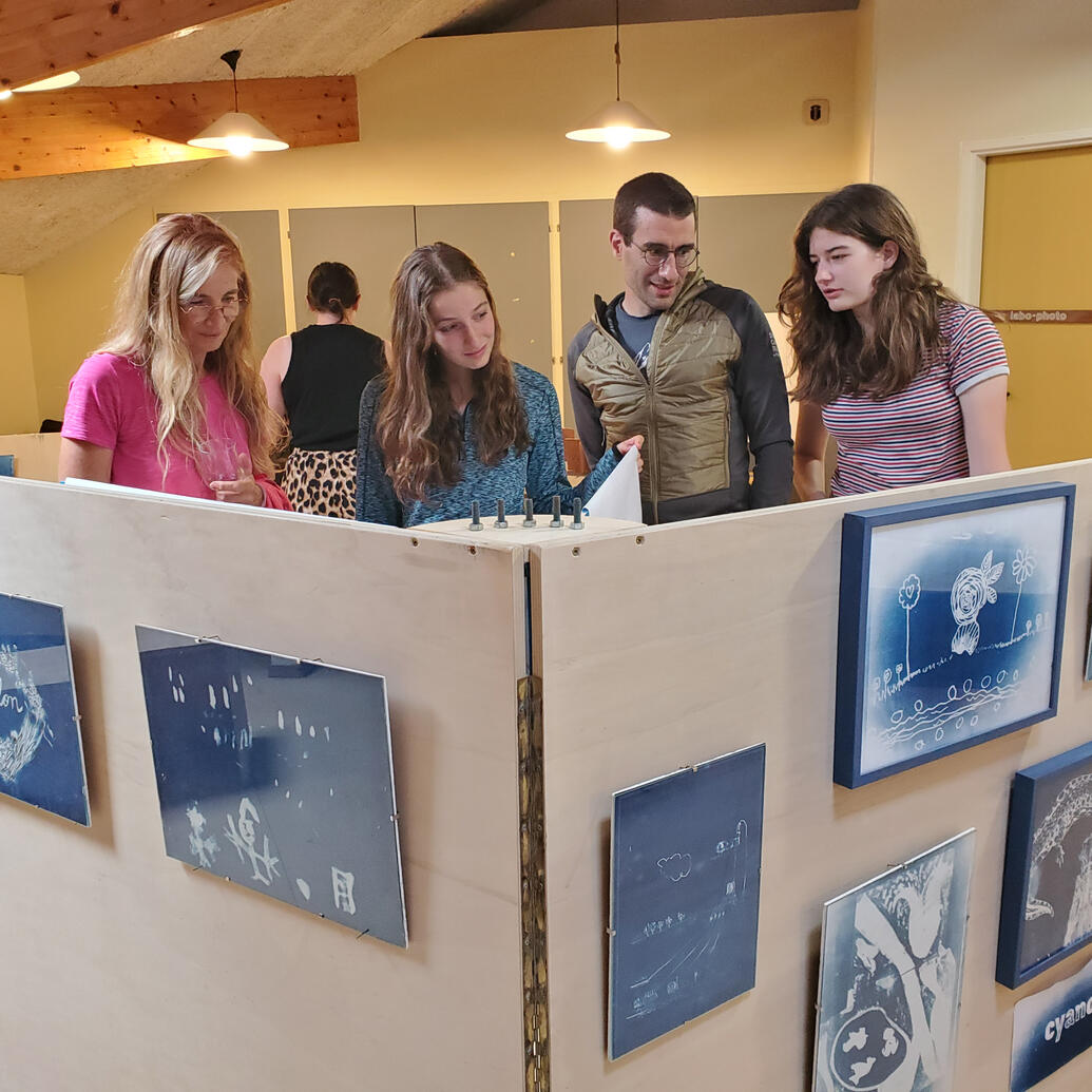 • Les Énergies — 2025 Village Vacance de Morillon Réactivation de versions précédentes autour du cyanotype et de l'argile. Commanditaire : la CCAS