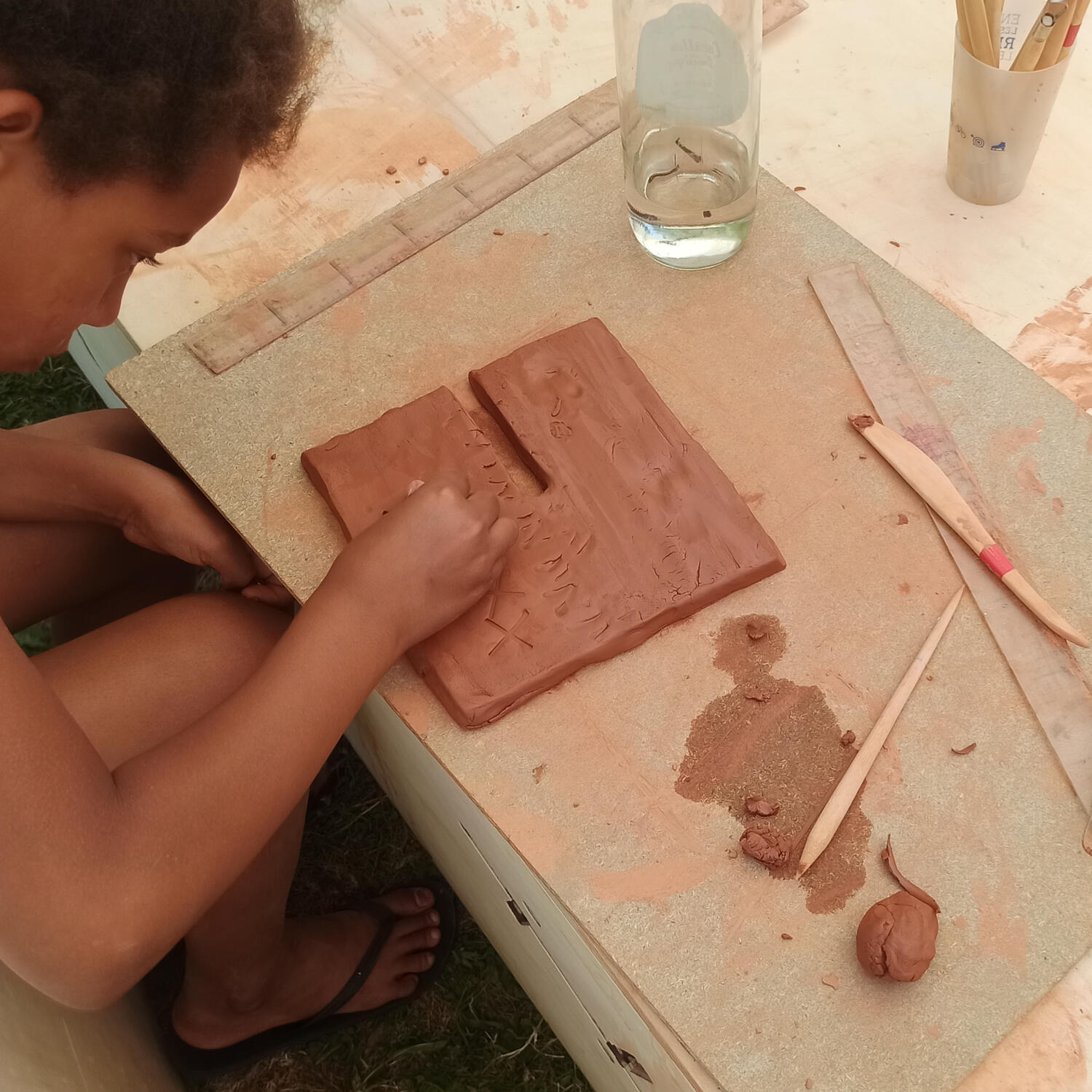 Ateliers de bas-relief et modelage en argile crue